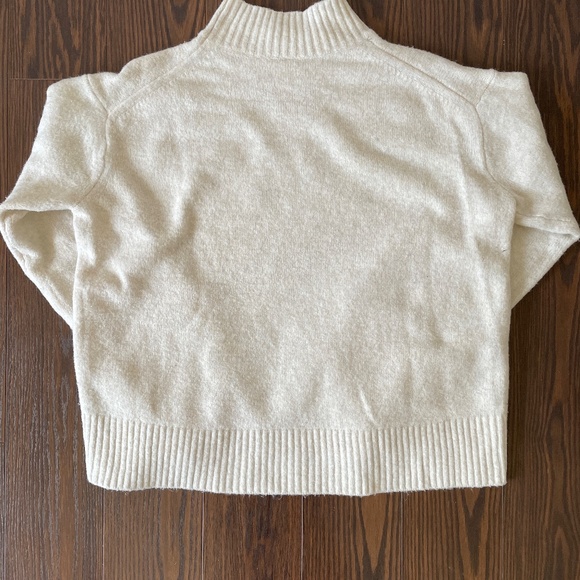Uniqlo - Soufflé Yarn Mock Neck Sweater - Cream - Picture 3 of 4